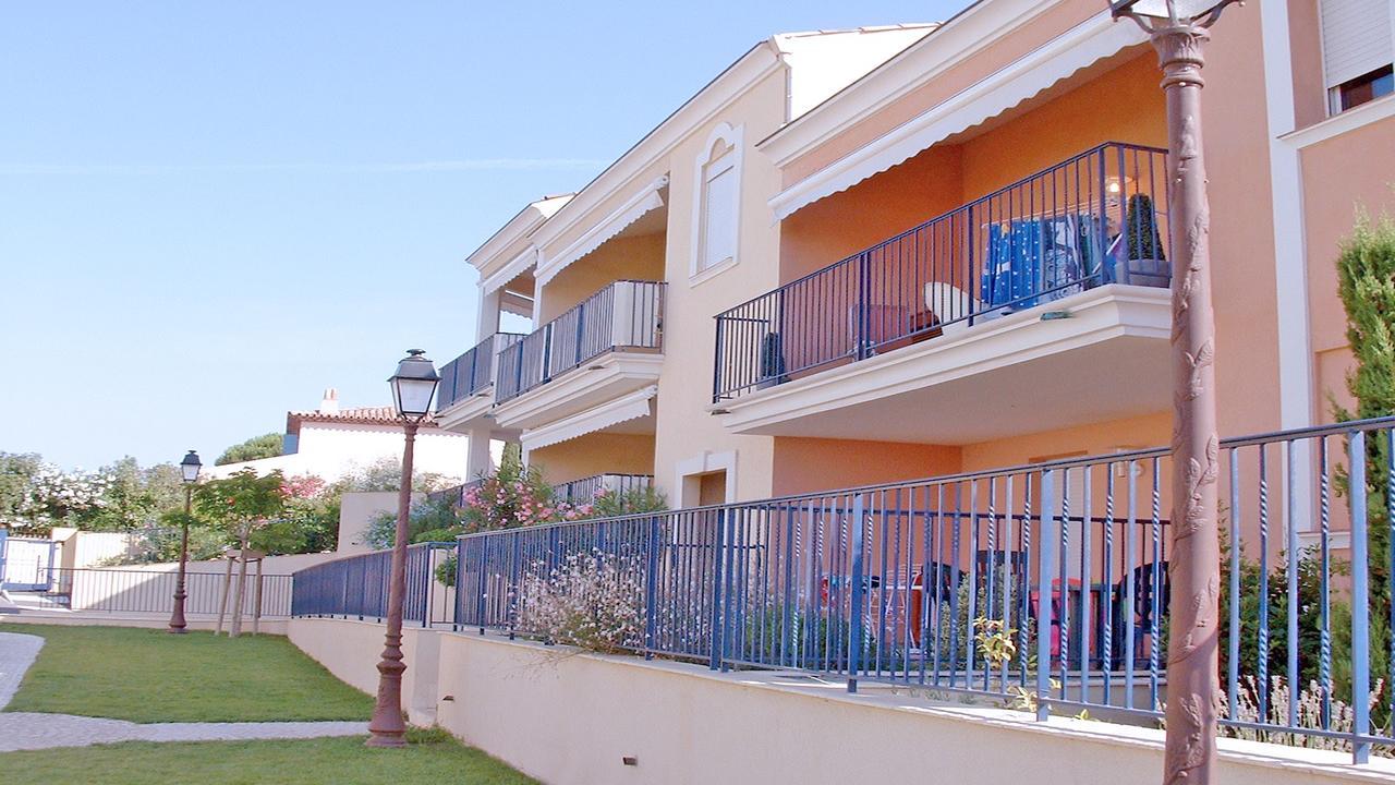 Appartement Les Pins Bleus A8 Sainte-Maxime Luaran gambar